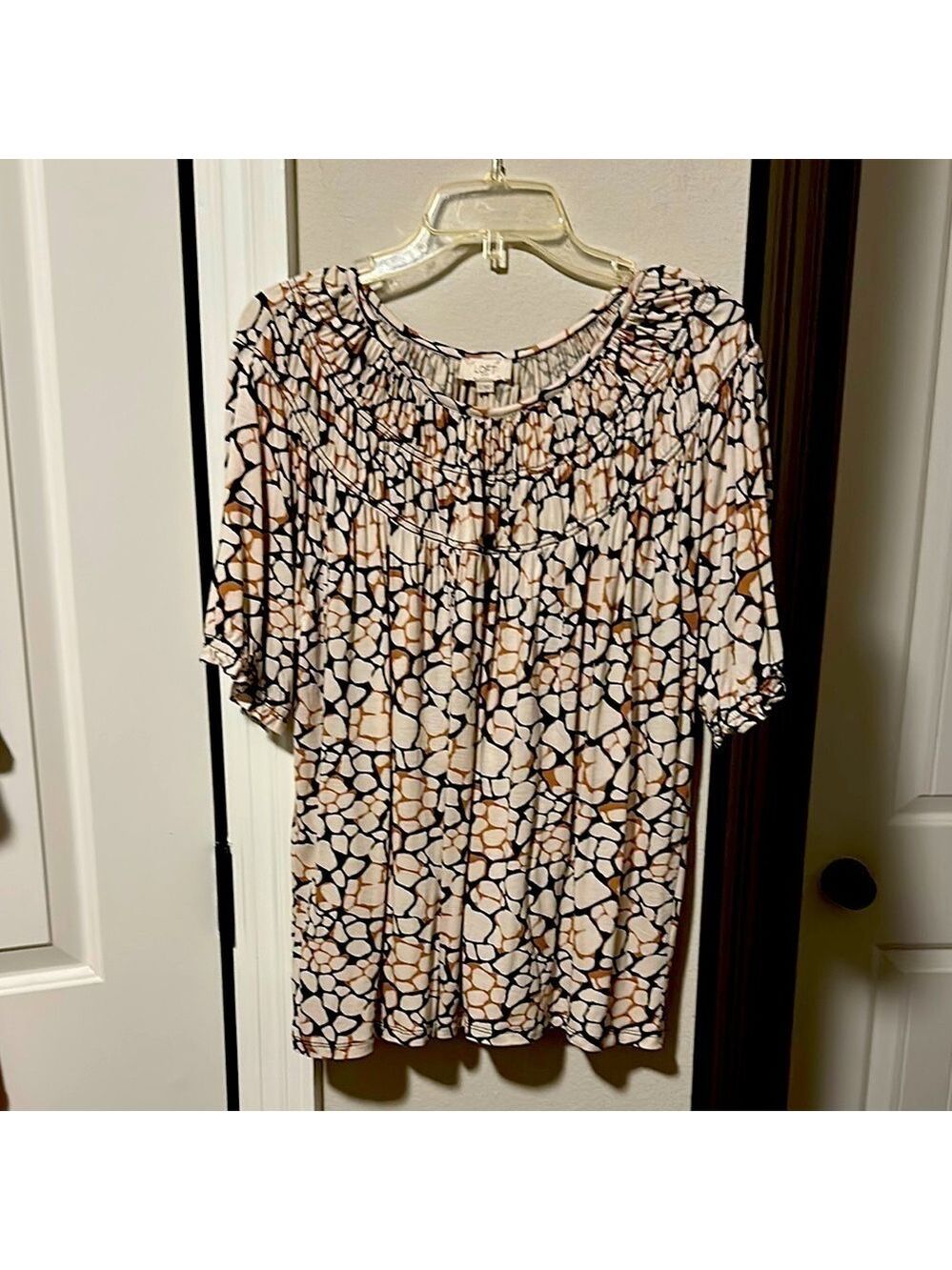 LOFT Short Sleeve Flowy Tunic w/Smocking across chest Animal print Blk Brn Tan L